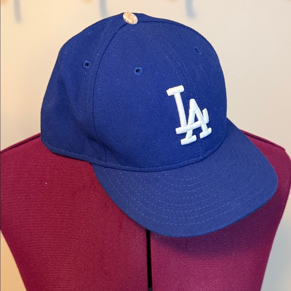 LA Dodgers Royal Blue Baseball Cap with White Logo - Picture 3 of 6